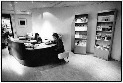 351161 Interieur van het Wijkbureau Zuid van de gemeente Utrecht ('t Goylaan 125).